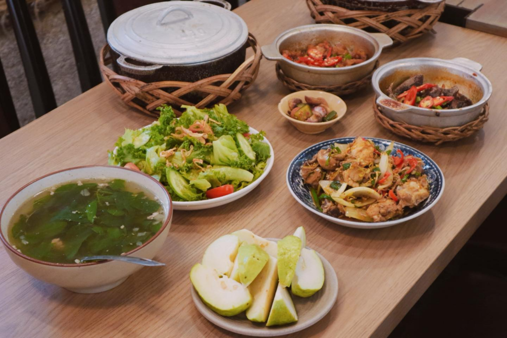 Top 4 Tiệm Cơm Ngon Chuẩn Vị Mẹ Nấu Tại Đà Lạt