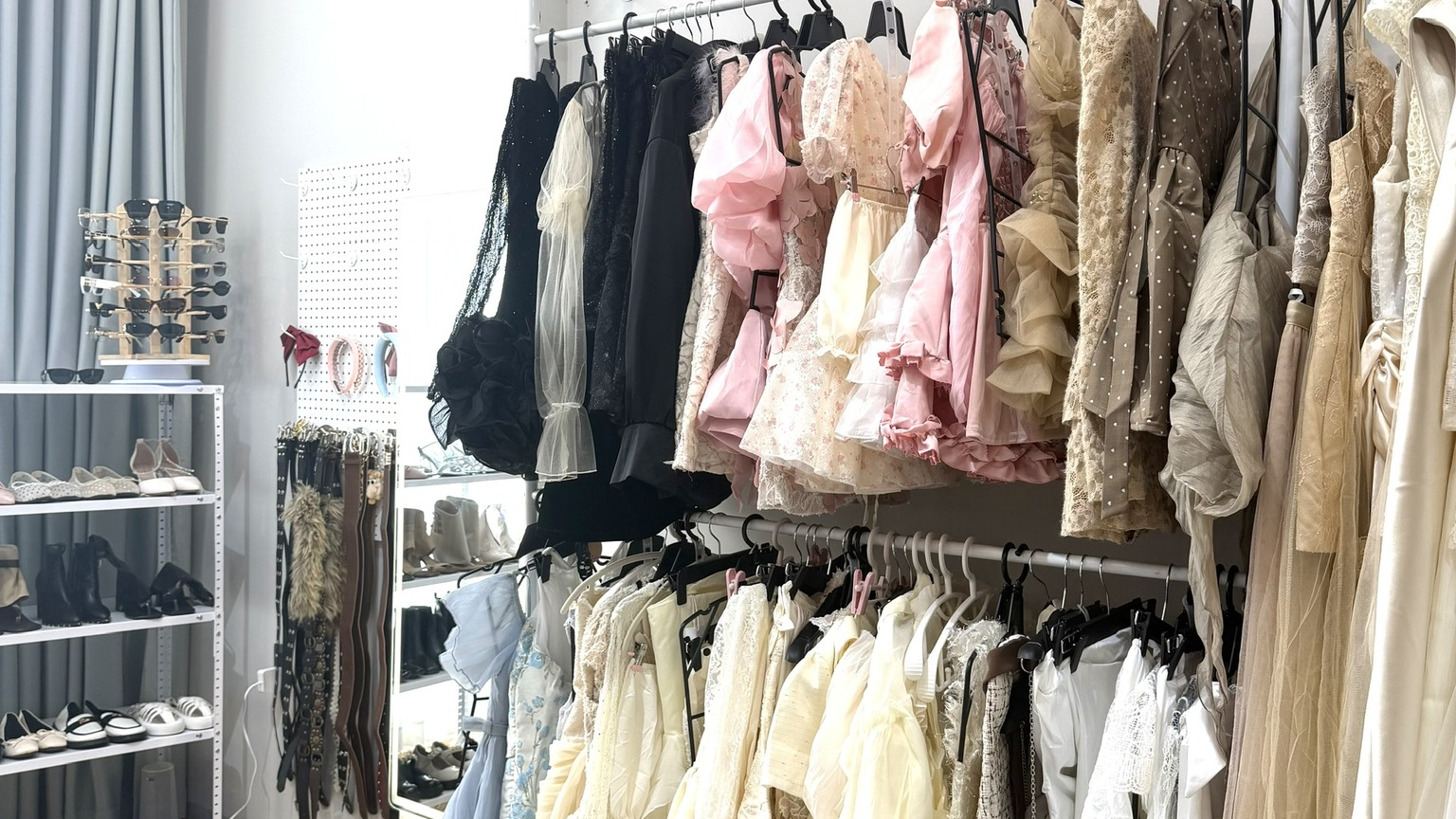 Thuê đồ Đà Lạt
Thuê quần áo Đà Lạt
Thuê đồ giá rẻ
Nàng thơ Đà Lạt
Thuê quần áo trung tâm Đà Lạt
Quần áo đa dạng
Đồ dự tiệc Đà Lạt
Đầm váy Đà Lạt